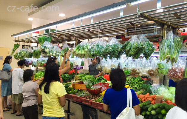 市場内の野菜売り場