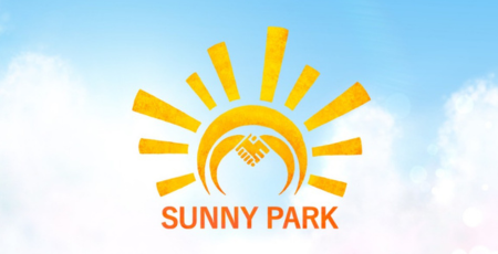 青空を背景としたSUNNY PARK のロゴ